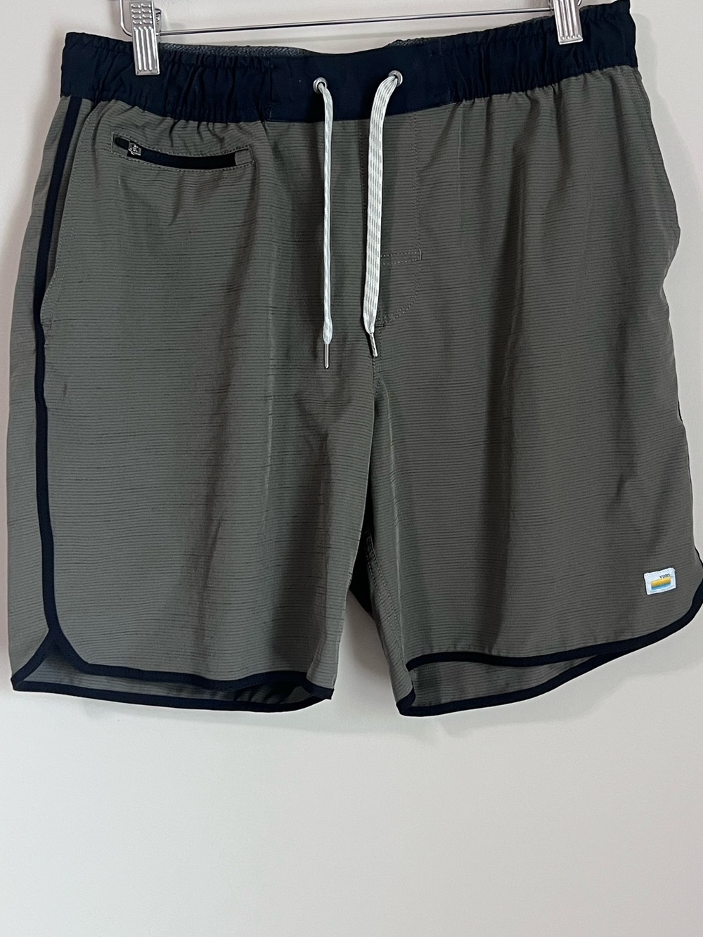 Vuori Banks Shorts Mens XL Performance Boardshorts Running Unlined